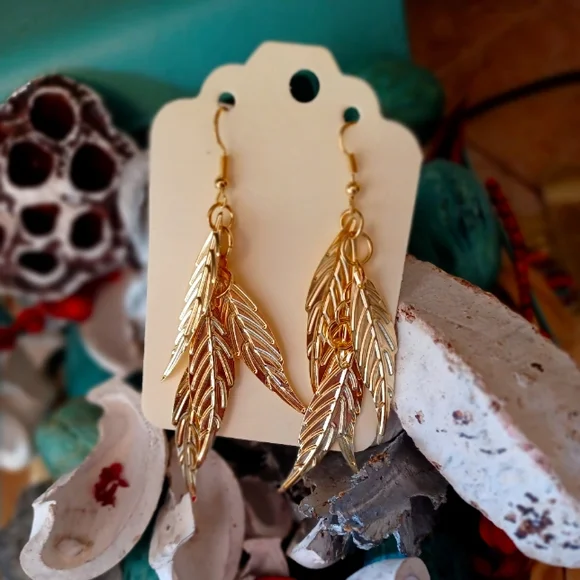 👑4/$15 Dangle Feather Earrings - Picture 1 of 1